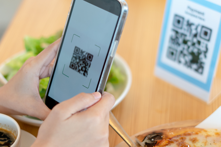 10 motivi per scegliere un menu digitali, uso del menu digitale, inquadrare qr code