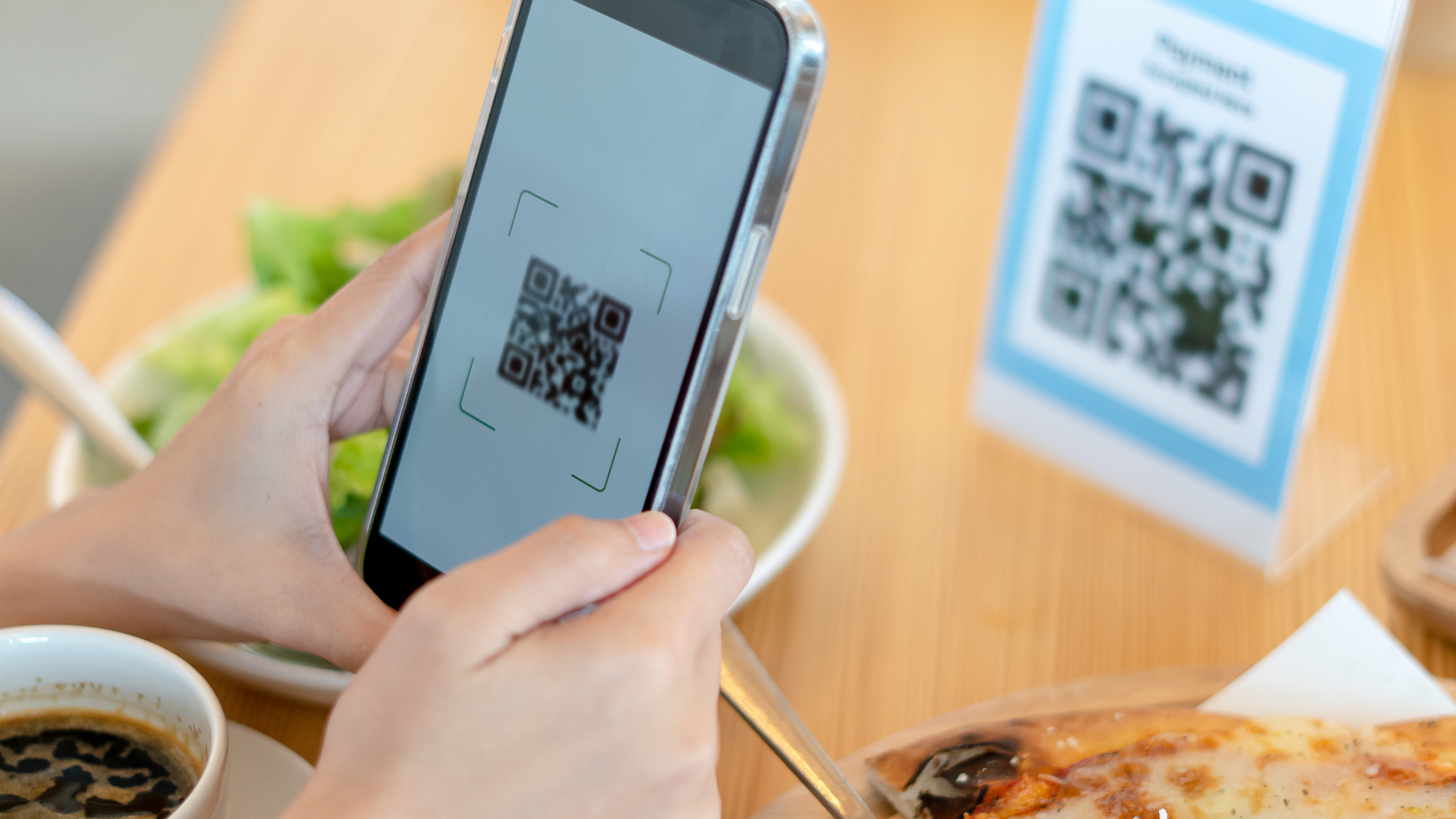 10 motivi per scegliere un menu digitali, uso del menu digitale, inquadrare qr code